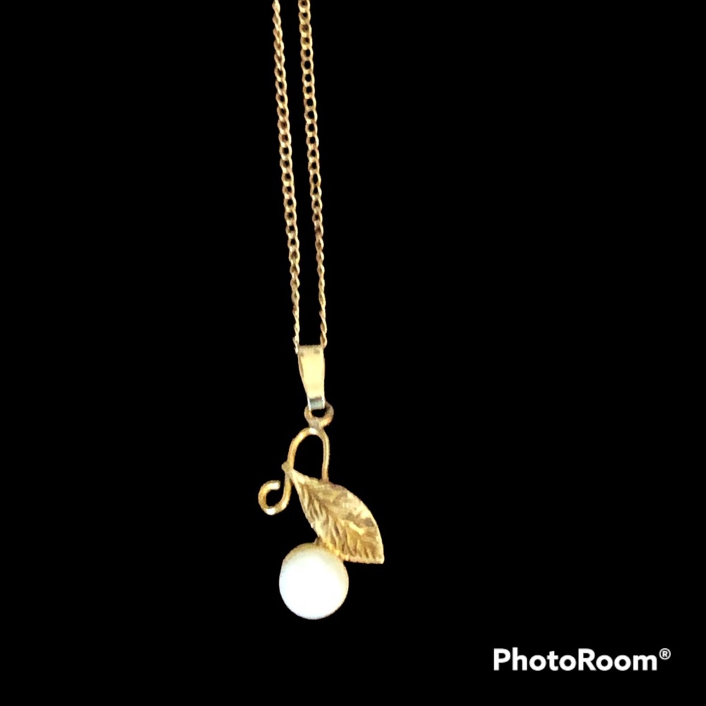 14k Pearl pendant and 14k chain